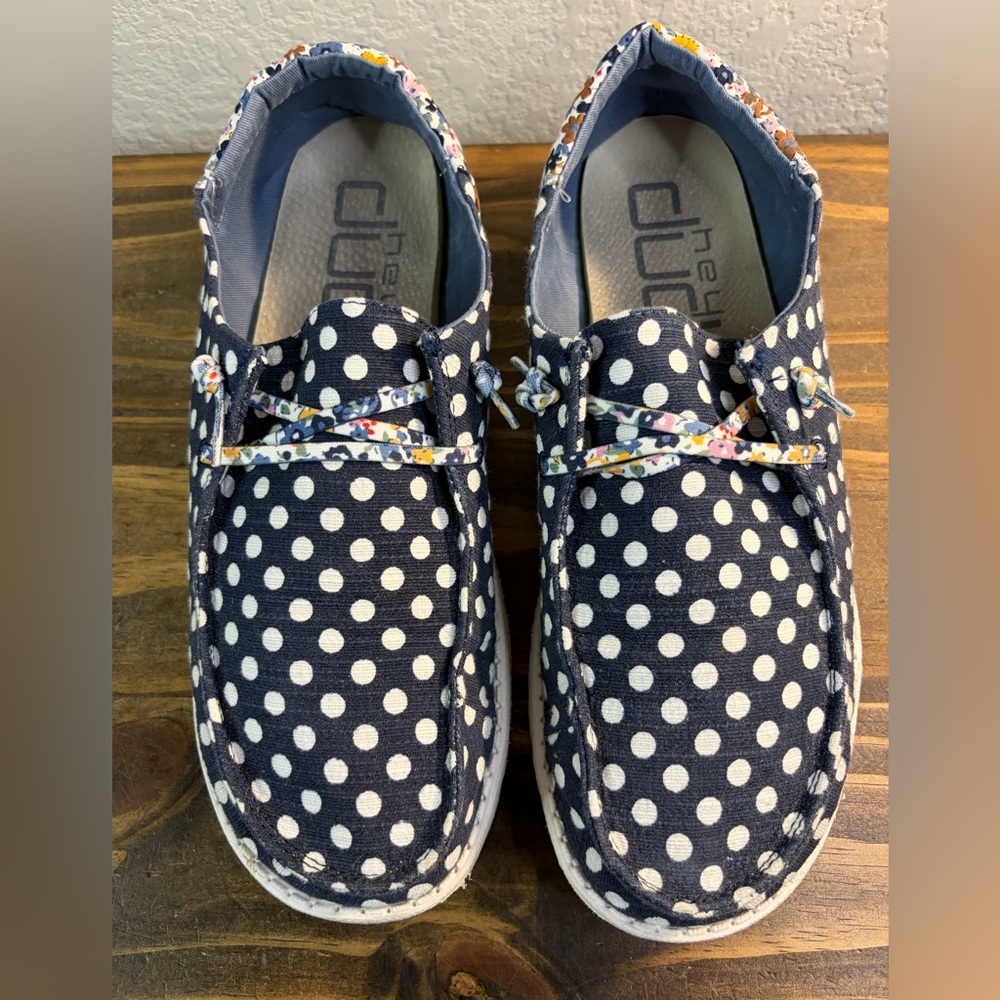 HEY DUDE Wendy Funk Navy Flora Dot Slip On Shoes Lightweight Women’s Sz 11 Used